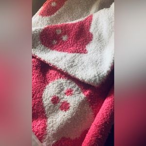 Cupcakes & Cashmere viral Ghost Blanket from homegoods.